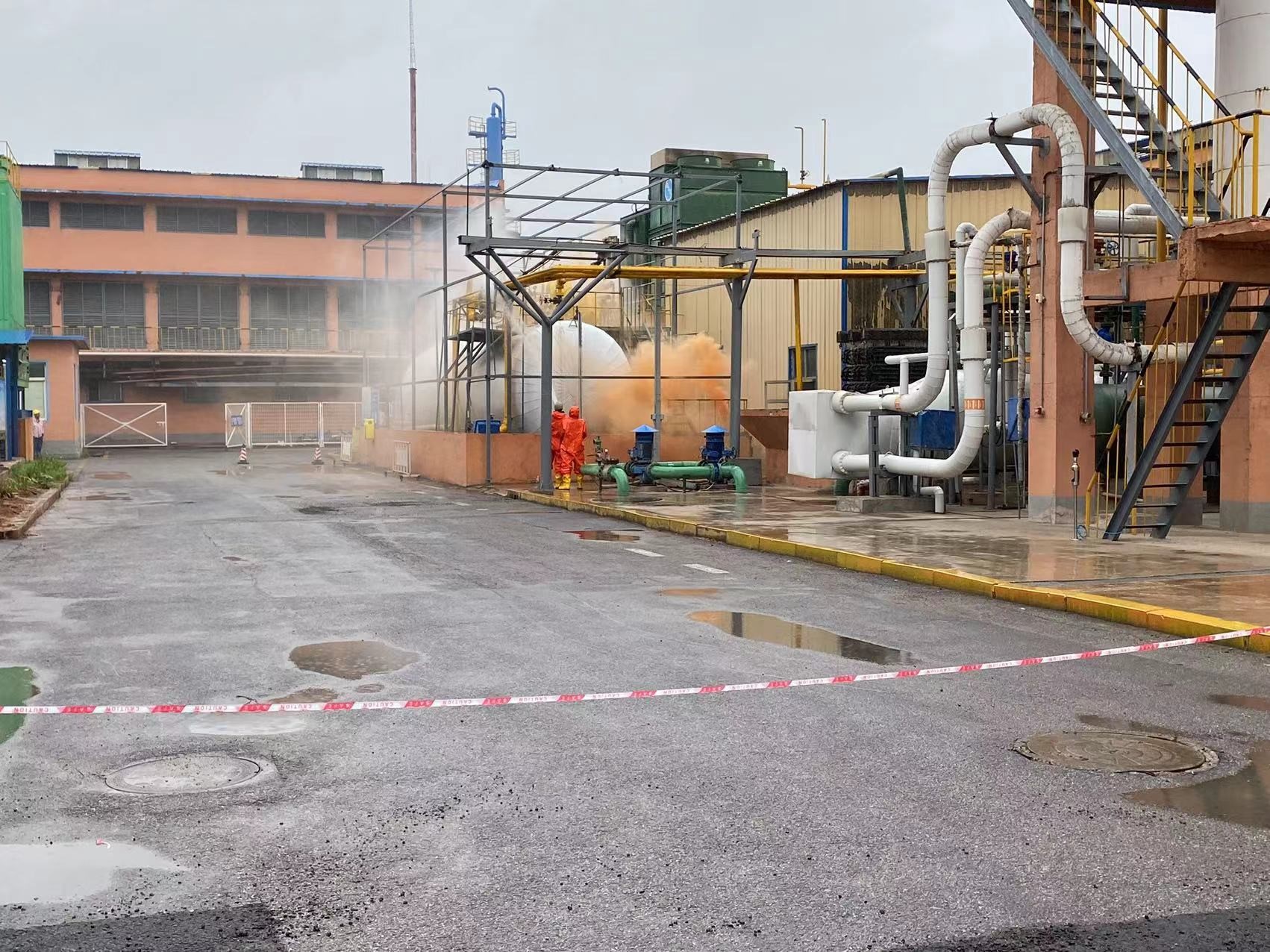 營口德瑞化工與站前消防大隊聯合進行氨罐泄露演練