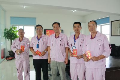 德瑞化工為四位2019年子女考大學職工發放獎勵金